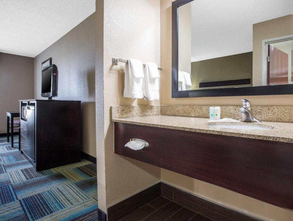 Quality Inn & Suites Arnold - St Louis Exterior foto